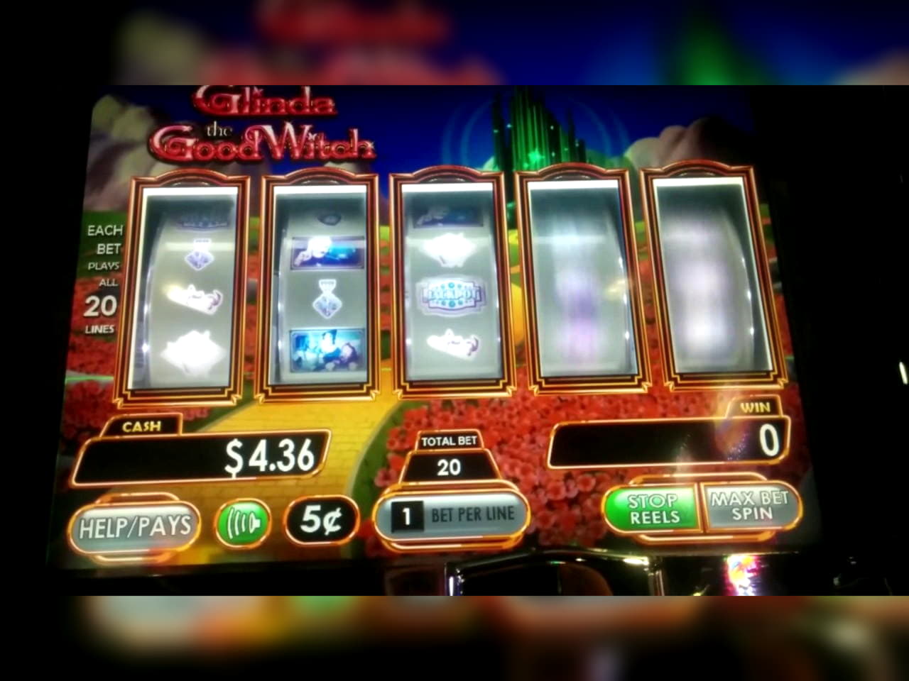 €750 Daily freeroll slot tournament at Genesis Casino