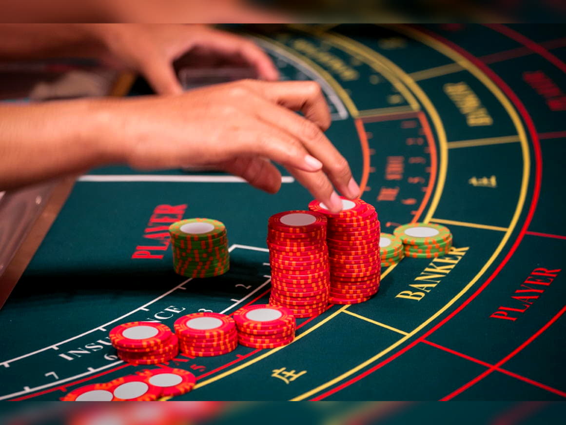 910% Deposit match bonus at Come On Casino
