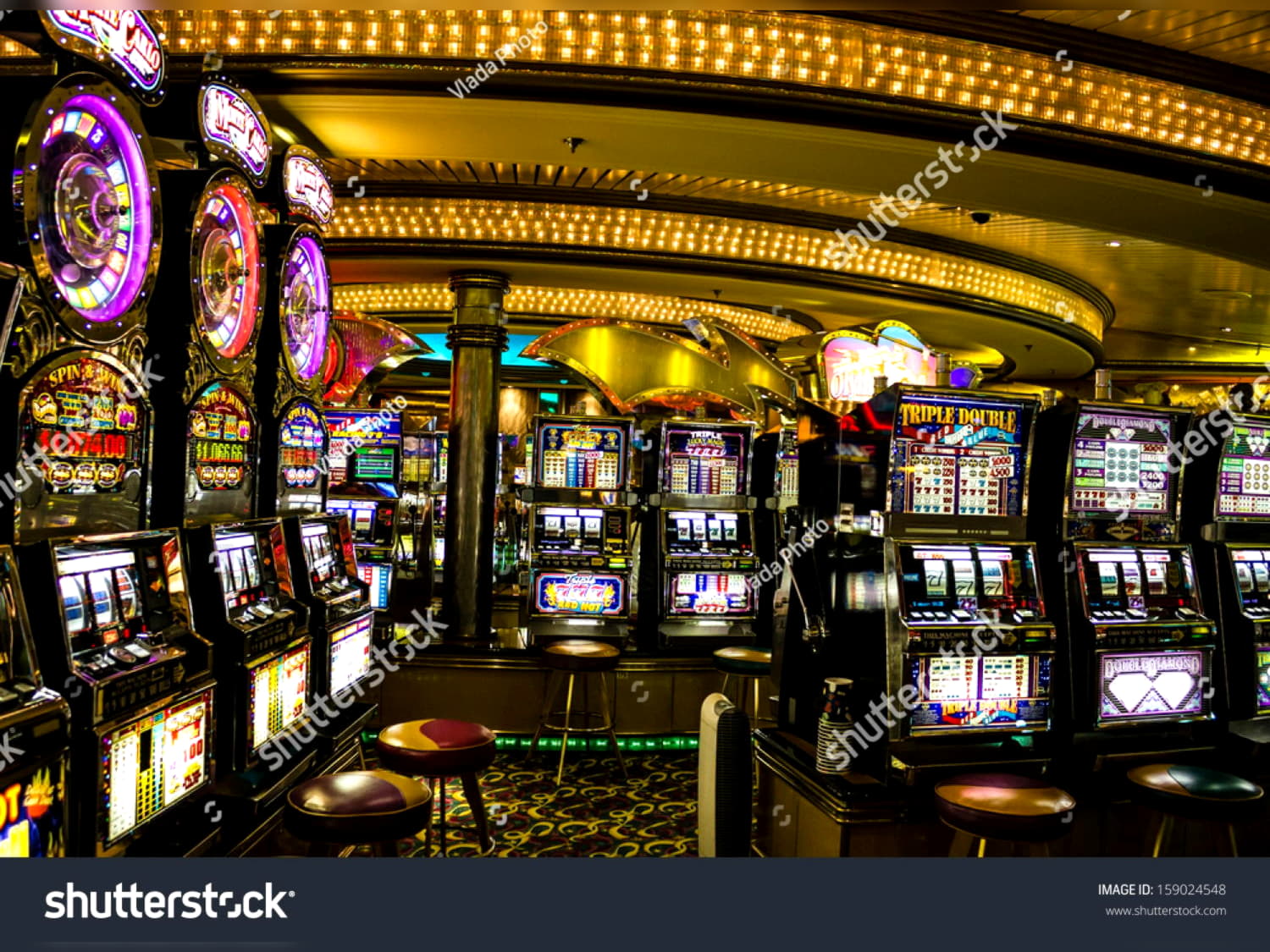 145% First Deposit Bonus at Casino Room