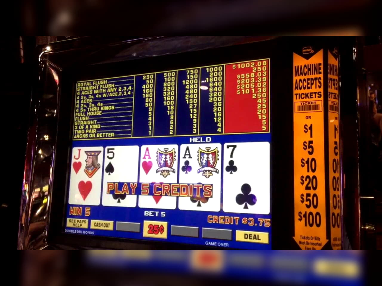 €435 Daily freeroll slot tournament at Royal Dubai Casino