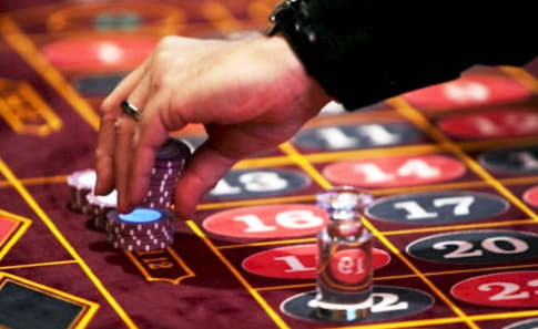 EUR 1225 No deposit casino bonus at Casino Room