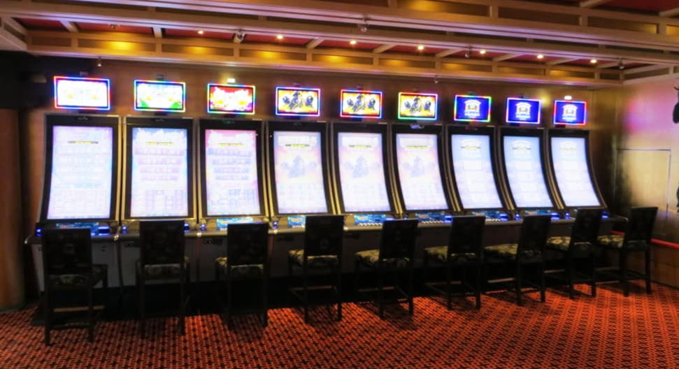 $185 Daily freeroll slot tournament at Casino-X