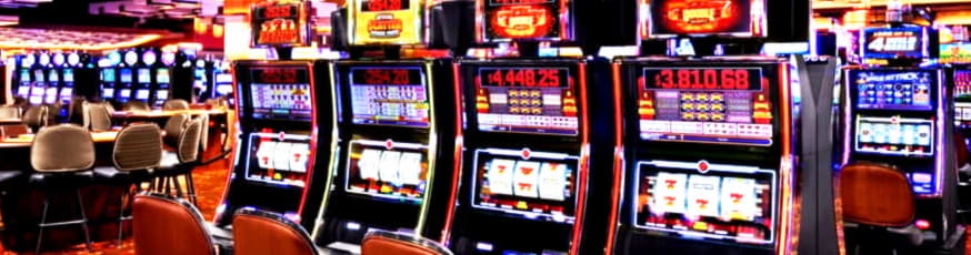 EUR 885 Daily freeroll slot tournament at Red Bet Casino