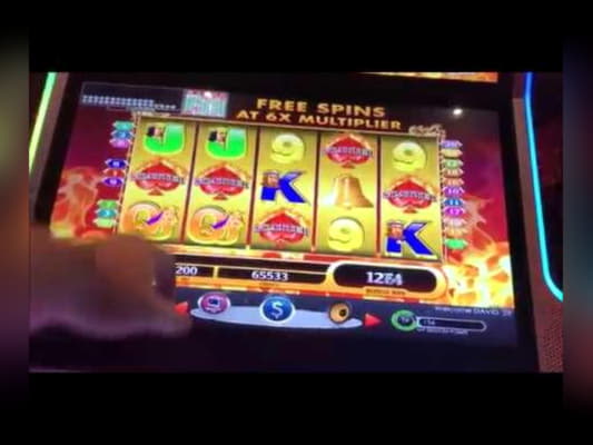 EUR 970 Daily freeroll slot tournament at Casino Max