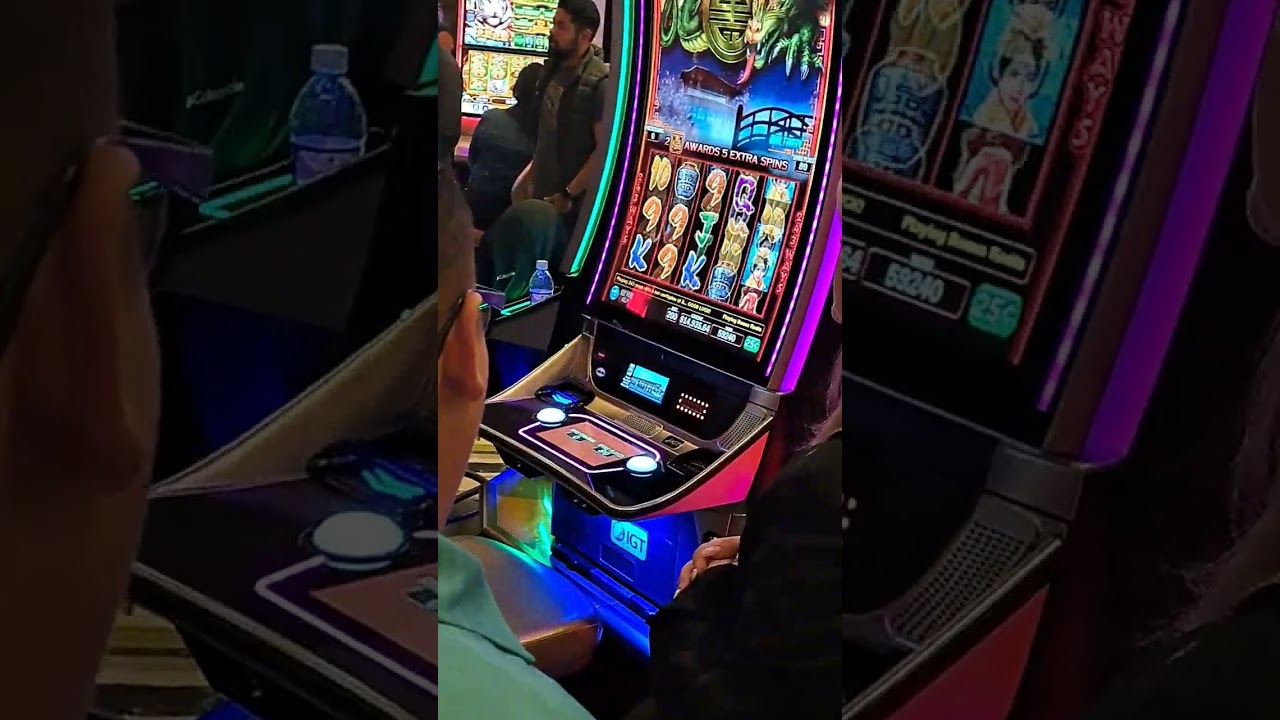 Man wins a jackpot ????? #casino